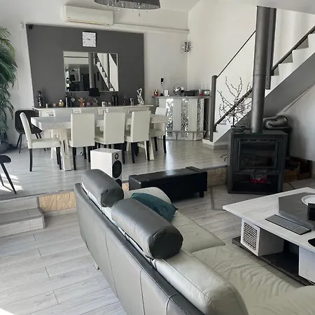 Jolie 180 M2 6 Pers Piscine Clim Villa